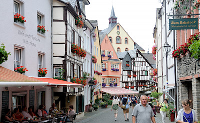 Shopping in Bernkastel-Kues along the Mosel River in Germany. Flickr:Franz-Josef Molitor