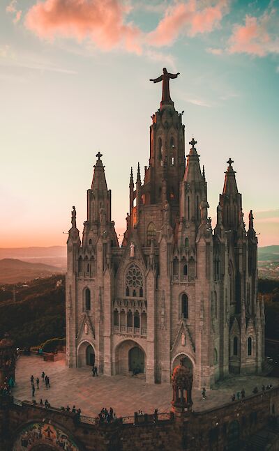 Towering Cathedral in Barcelona, Spain. Unsplash:Biel Morro 