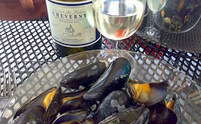 Some mussels with our local white Cheverny wine! Photo via Flickr:Petra de Boevere