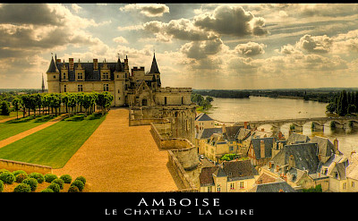 Château d'Amboise overlooking the Loire River, France. Flickr:@lain G 