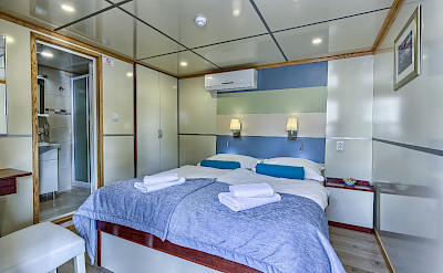 Double Bed Cabin - Melody - Bike & Boat Tours