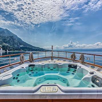 Melody - Hot Tub on the Melody