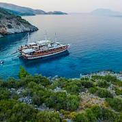 Elara out to sea | Bike & Boat Tours