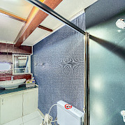 Bathroom on the Elara | Bike & Boat Tours
