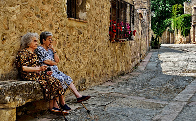 Catching up on a quiet street in Segovia, Spain. Flickr:Neticola