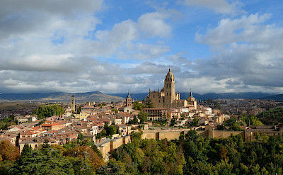 Overlooking Segovia Cathedral, the Guadarrama Mountains and the 8th-century city walls. Flickr:Pedro