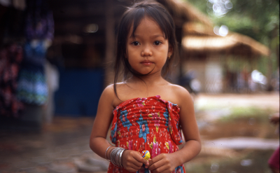 Little girl in Angkor Thom, Cambodia. Flickr:totalitarism