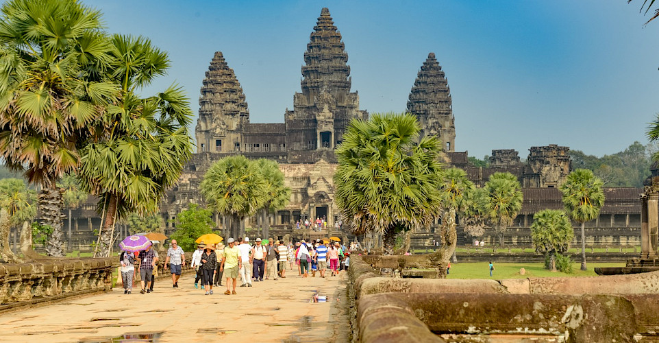 Tourists at Angkor Wat in Siem Reap, Cambodia. Flickr:Xiquinho Silva