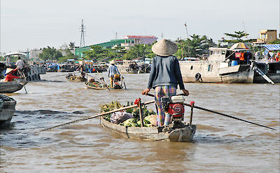 Floating Market in Cai Rang near Can Tho, Vietnam. Flickr:Jean-Pierre Dalbéra