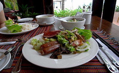 Dining in Cebu, the Philippines. Flickr:Banzai Hiroaki