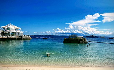 Restaurant on the sea, Cebu, Philippines. Unsplash@Burak Ceviz