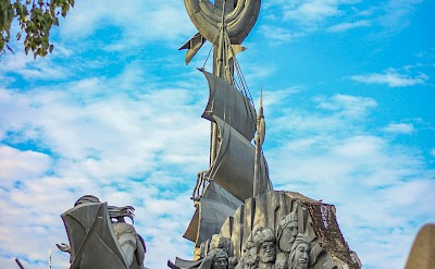 Statue in Cebu, Philippines. Unsplash@Hitoshi Namura
