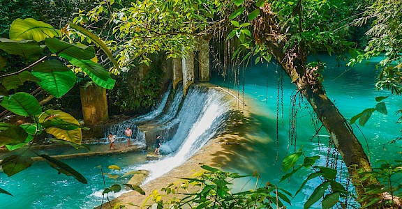 Waterfall in Cebu, Philippines. Unsplash@Toa Heftiba