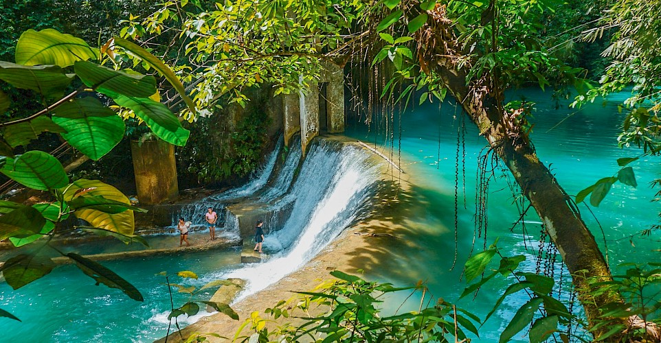 Waterfall in Cebu, Philippines. Unsplash@Toa Heftiba