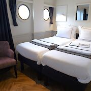 Upper deck suite | Magnifique II | Bike & Boat Tour