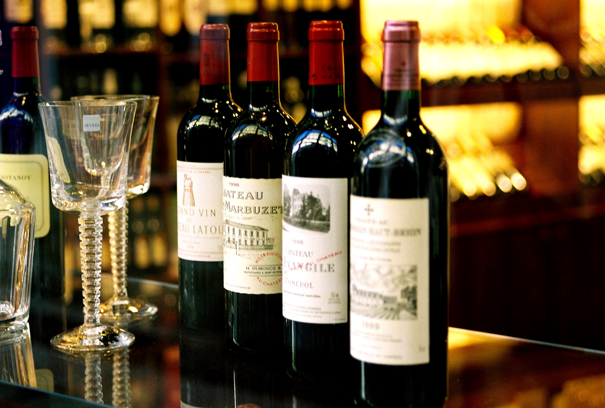 Bordeaux - Chateaux, Rivers, and Wine