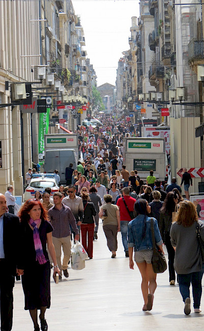 Shopping the busy streets of bustling Bordeaux. Flickr:Stewart Holmes