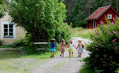 Girls in Gnesta, Sweden. Flickr:[kajsa]
