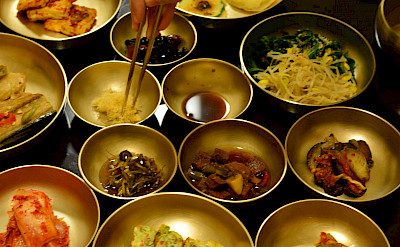 Dining Korean-style with lots of Banchan at Andong Hahoe Folk Village, South Korea. Photo via Flickr:nagranee