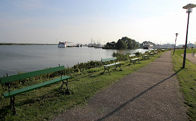 Quiet bike paths in Enkhuizen and all of Holland. Flickr:bert knottenbeld