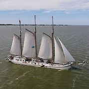 Elizabeth in full sails | Bike & Boat Tour