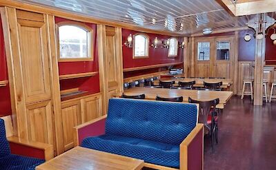 Lounge and dining area | Elizabeth | Bike & Boat Tour