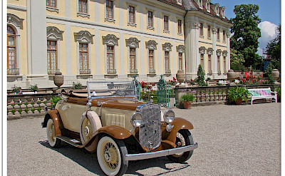 Car show at the Ludwigsburg Palace, Germany. Photo via Flickr:Jorbasa Fotografie