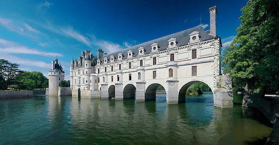 Château de Chenonceau over the Cher River, Loire Valley, France. CC:Ra-smit 47.32500048293668, 1.070783295635198