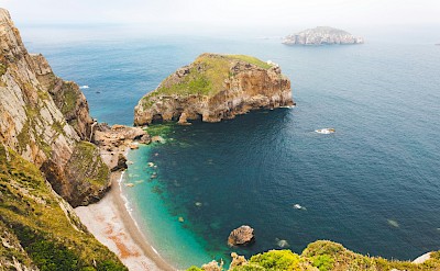 Bay in Gijón, Spain. Unsplash@Boris Hadjur