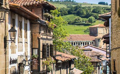 Cobblestone streets in Santillana del Mar, Spain. Unsplash:Grianghraf