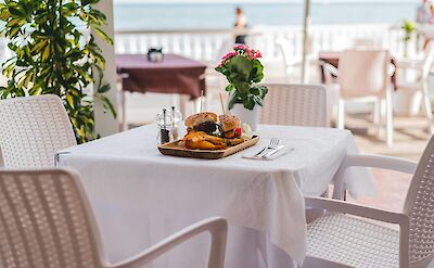 Dining al fresco, Spain. Unsplash:Frames For Your Heart