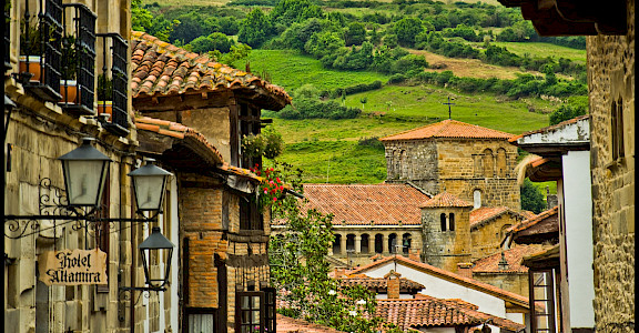 Green hills of Santillana del Mar, Cantabria, Spain. Photo via Flickr:Guillen Perez 43.38725357709911, -4.1070117453252415