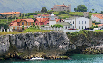 Llanes' Port Lighthouse, Asturias, Spain. Photo via Flickr:Tomas.senabre 