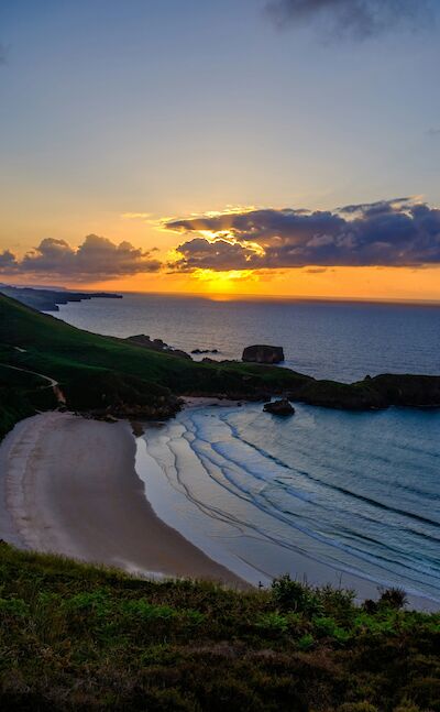 Sunset in Llanes, Spain. Unsplash:Ignacio Fernandez Alvarez