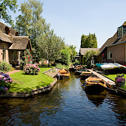 Holland’s Venice & Hanseatic Towns - Waterways of Giethoorn, Overijssel, the Netherlands. Flickr:piotr ilowiecki 52.740771, 6.075697
