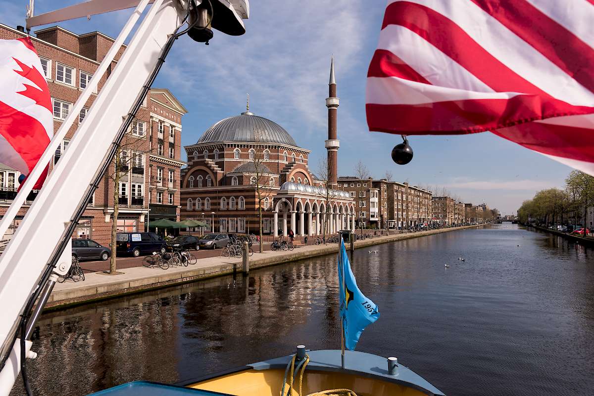 Cruising the canals on the Zwaantje