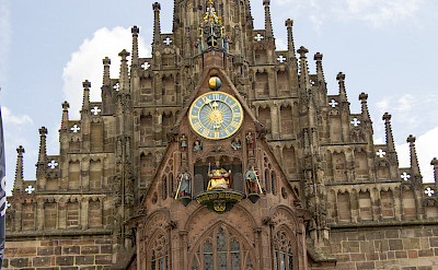 <i>Fassade der Frauenkirche am Nürnberger Hauptmarkt</i> in Nuremberg, Germany. Flickr:Norbert Staudt