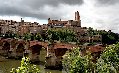 Albi on the River Tarn with Pont Vieux Bridge and Sainte-Cecile Cathedral. CC:Mediocrity