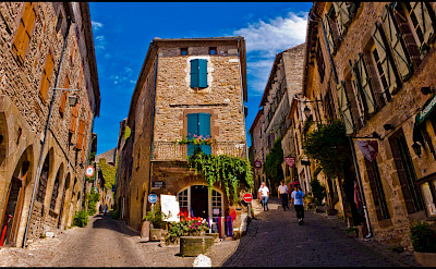 Rue Saint Michel and Raymond VII in Cordes-sur-Ciel, Tarn, France. Photo via Flickr:Guillen Perez