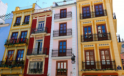 Enjoying a bike ride through Valencia to admire architecture. Photo via Flickr:Juan Antonio F. Segal