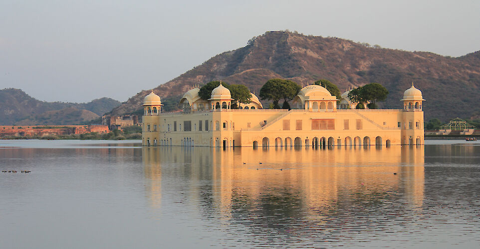 Jal Mahal in Jaipur, Rajasthan, India. Flickr:Arian Zwegers
