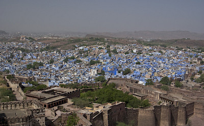 Ruins overlooking Jodhpur, Rajasthan, India. Photo via Flickr:Alex Thomson