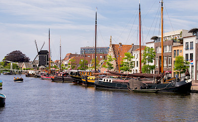 Boats in harbor, Leiden, South Holland, the Netherlands. Photo via Flickr:Roman Boed