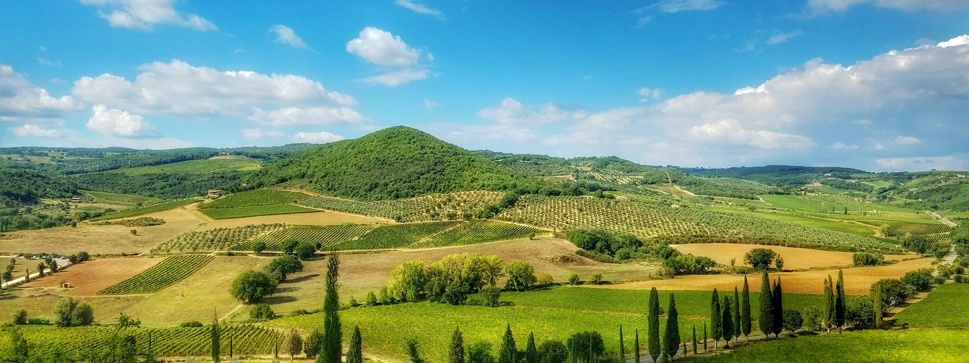 Hills of Tuscany, Italy. Unsplash@Zachary Brown