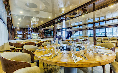 Dine in comfort and style | New Star | Bike & Boat Tours