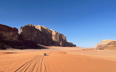 Car driving through the Wadi Rum desert, Jordan. Unsplash@Zeynep Elif Ozdemir