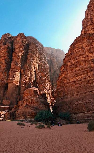 Hiking tour through the towering rocks of Wadi Rum, Jordan. Unsplash@Reisehu