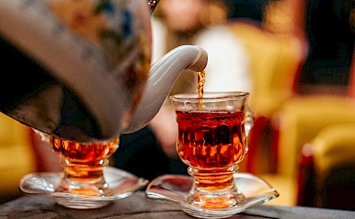 Pouring a cup of tea in Wadi Rum, Jordan. Unsplash@Ahmet Kurt