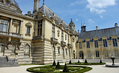 Quite impressive Château de Chantilly in Chantilly, France. Flickr:Vania Wolf