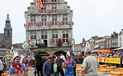 Cheese market in Gouda, South Holland, the Netherlands. Flickr:Bert Knottenbeld